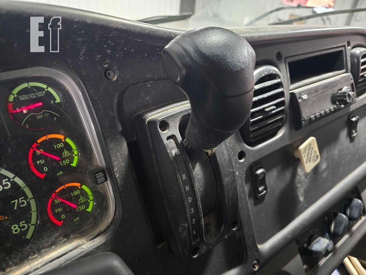 2019-freightliner-business-class-m2-106-image-13