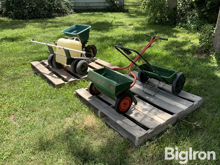 walk-behind-&-pull-type-lawn-spreaders-&-sprayer-image-1
