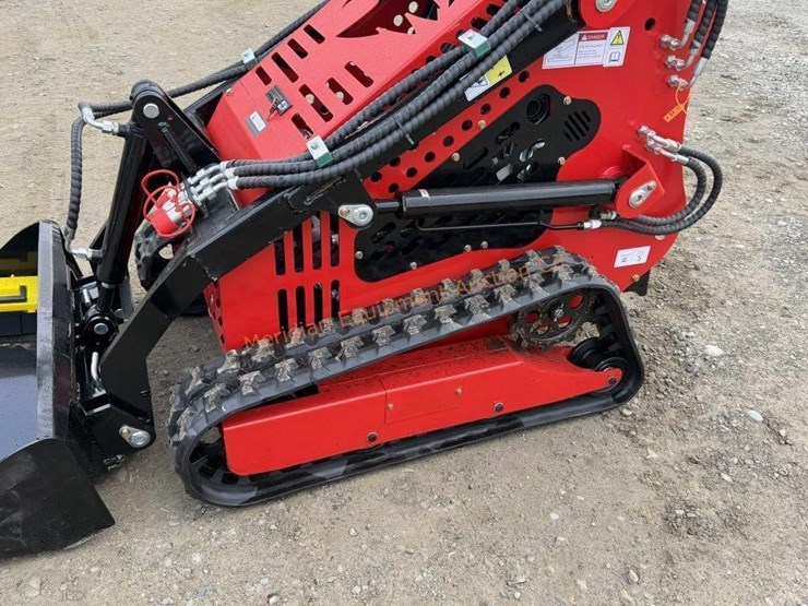2026-sd-lanch-ssl60-mini-track-loader-image-11
