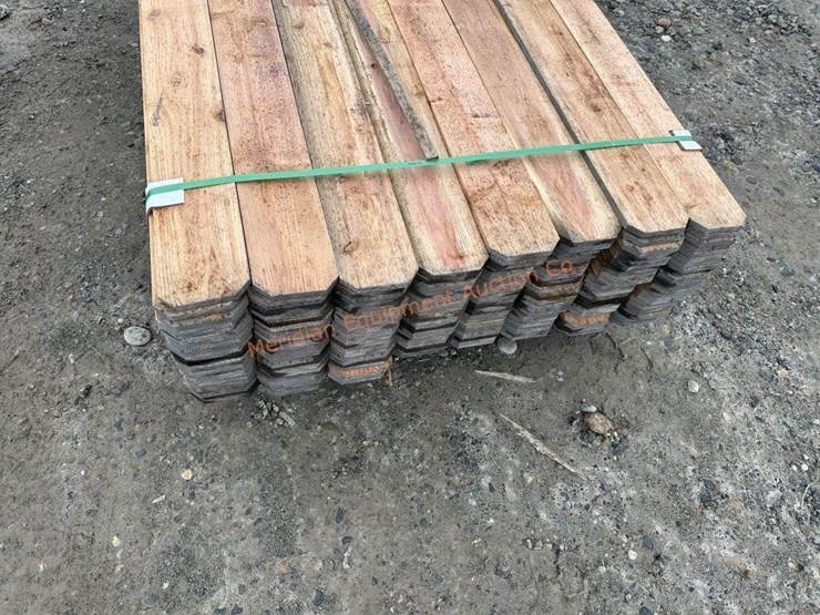 ~168--dog-ear-cedar-fencing-pieces-image-4