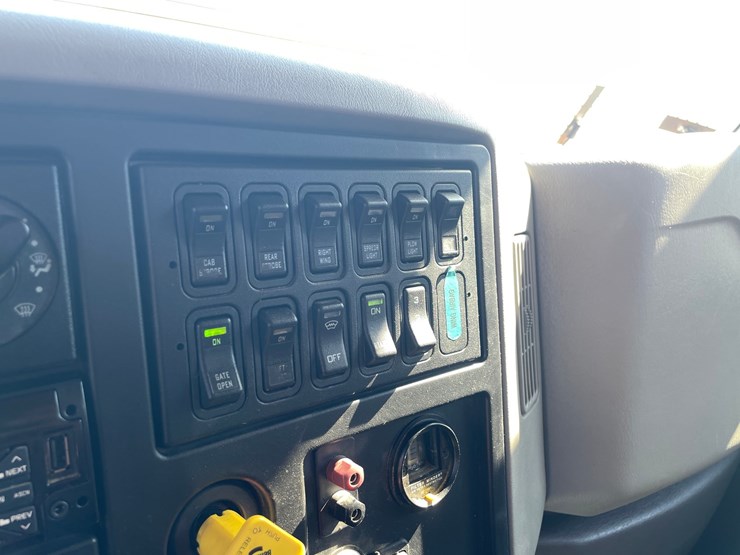 #1502-•-2018-international-7600-quad-axle-dump-truck-(has-wi-title)-with-accessories-image-37