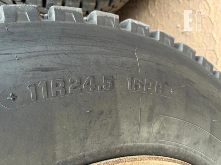 2014-freightliner-122sd-image-26