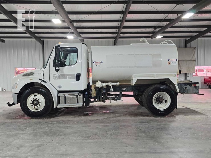2019-freightliner-business-class-m2-106-image-5