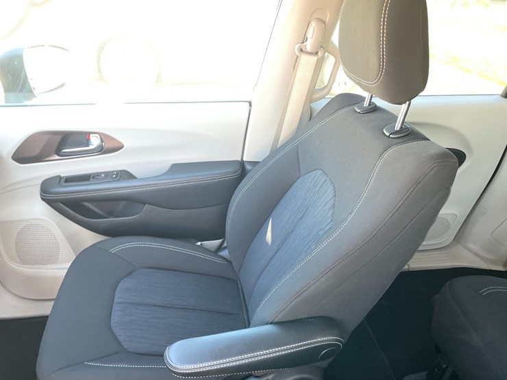 #1522-•-2021-chrysler-voyager-mini-van-(has-wi-title)-image-27