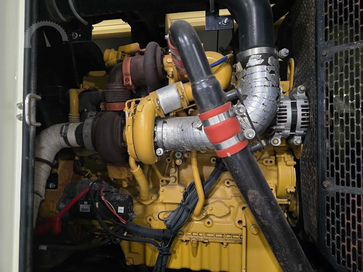 2013-caterpillar-xq200-2-image-11