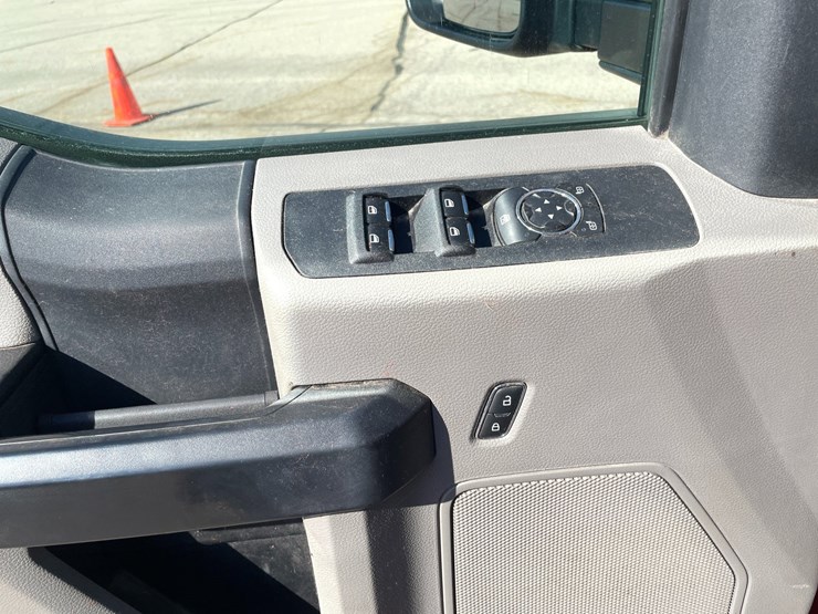 #1523-•-2021-ford-f-250-xl-pickup-truck-(has-wi-title)-image-36