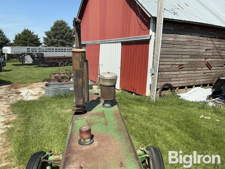 1968-oliver-1650-2wd-tractor-image-9