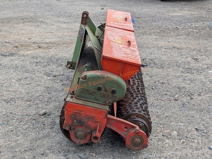 brillion-sure-stand-8'-3pt-seeder-image-5