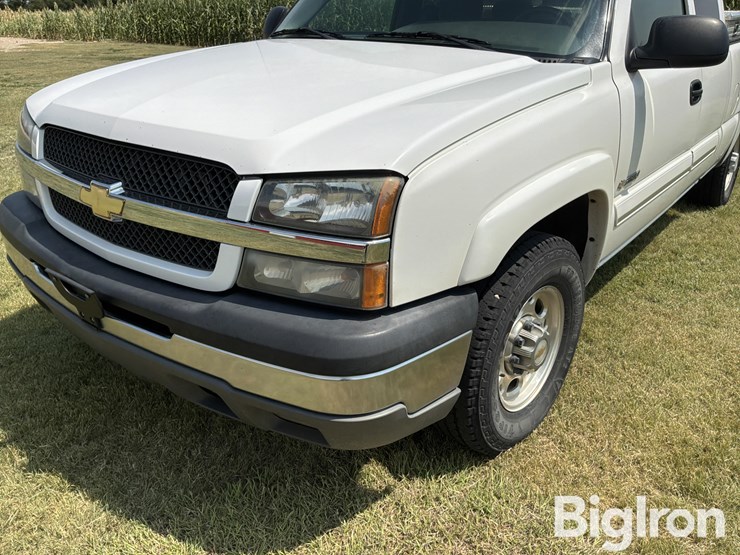 2003-chevrolet-silverado-2500-ls-4x4-extended-cab-pickup-image-9