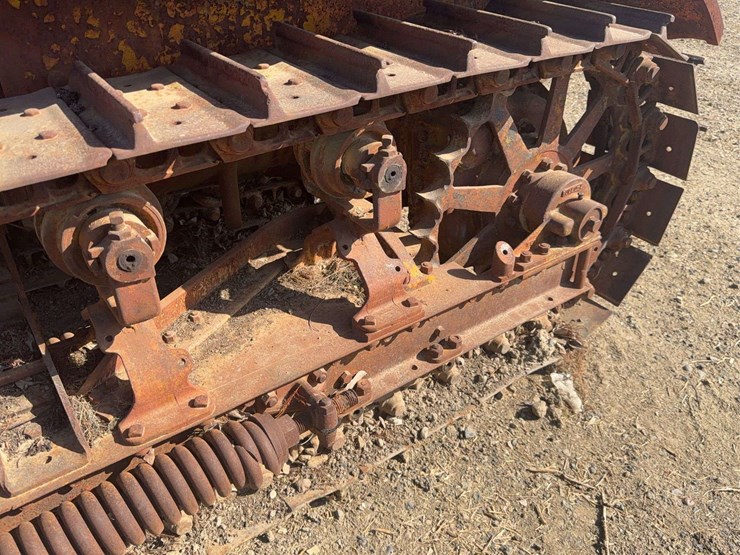 caterpillar-thirty-image-7
