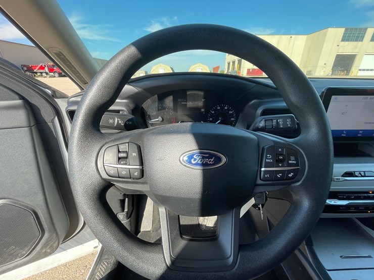 #1528-•-2021-ford-explorer-awd-suv-(has-wi-title)-image-21