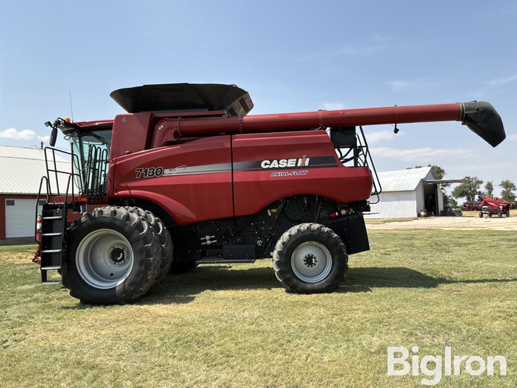 2013-case-ih-7130-axial-flow-2wd-combine-image-8