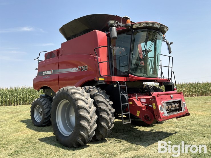 2013-case-ih-7130-axial-flow-2wd-combine-image-3