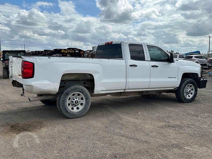 2015-chevrolet-silverado-2500hd-image-3