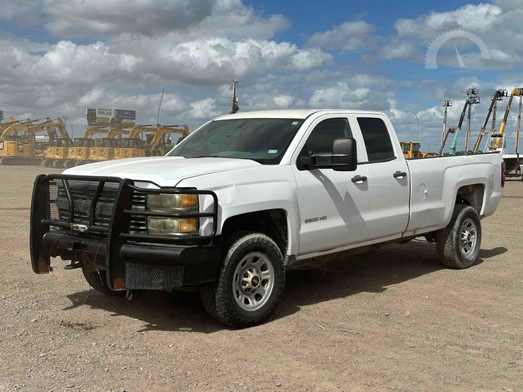 2015-chevrolet-silverado-2500hd-image-1