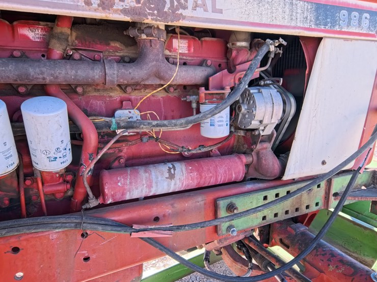 #1056-•-international-986-tractor-image-19