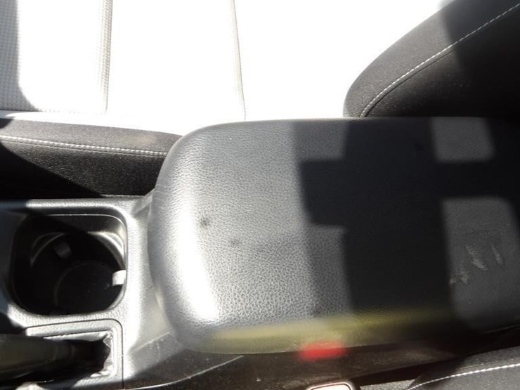 2016-toyota-rav4-xle-image-22