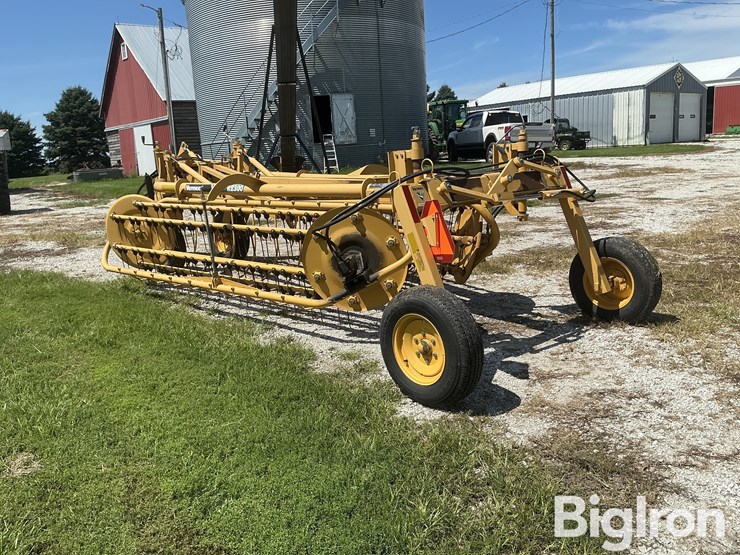 2009-vermeer-r2300-twin-basket-hay-rake-image-7