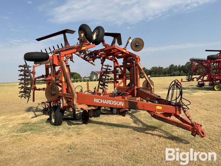 richardson-ae-4-30-4-6x5-sweep-plow-w/sunflower-pickers-image-3