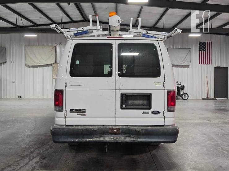 2013-ford-econoline-350-image-8