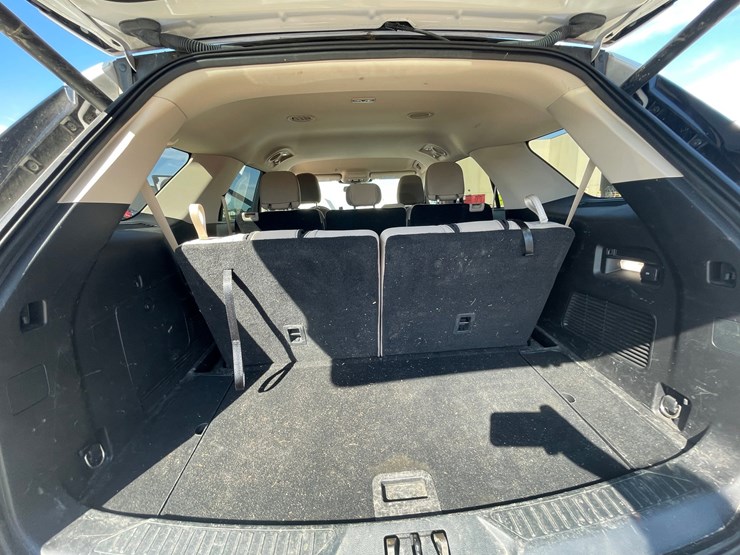 #1528-•-2021-ford-explorer-awd-suv-(has-wi-title)-image-6