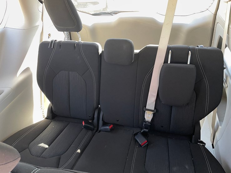 #1519-•-2020-chrysler-voyager-mini-van-(has-wi-title)-image-23