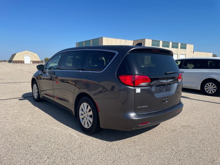 #1515-•-2020-chrysler-voyager-mini-van-(has-wi-title)-image-19