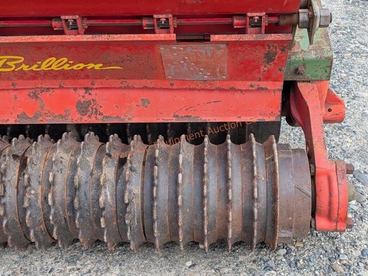 brillion-sure-stand-8'-3pt-seeder-image-13