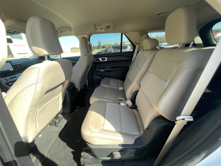 #1529-•-2021-ford-explorer-awd-suv-(has-wi-title)-image-42