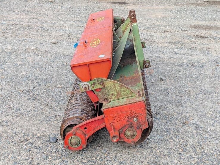 brillion-sure-stand-8'-3pt-seeder-image-2