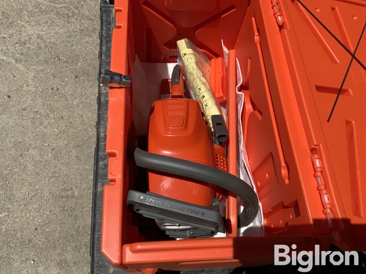 husqvarna-135-mark-ii-16”-gas-chainsaw-image-10