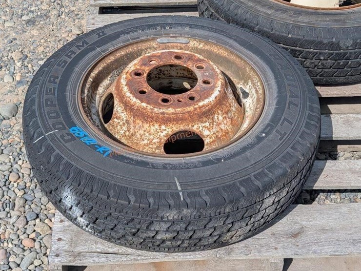 2--8.50-x-16.5-tires-w/-rims-image-6