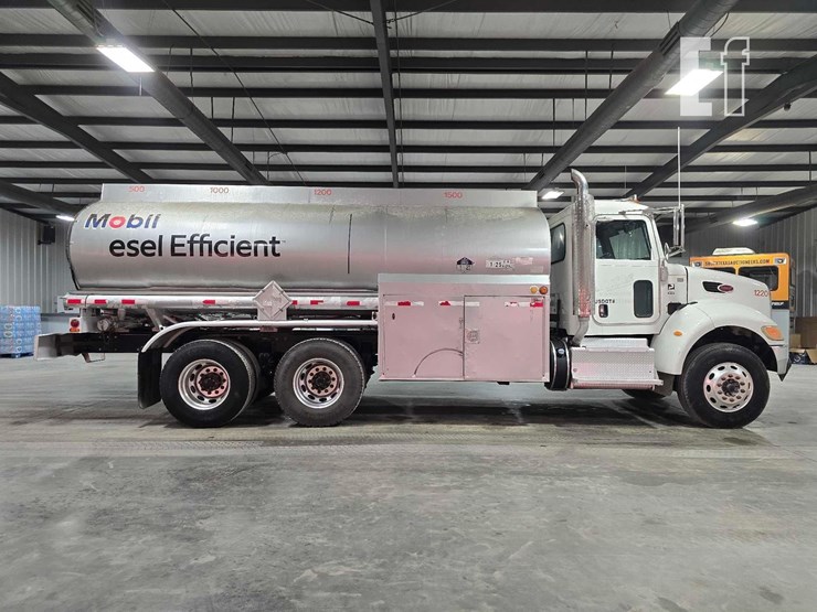 2013-peterbilt-348-image-6