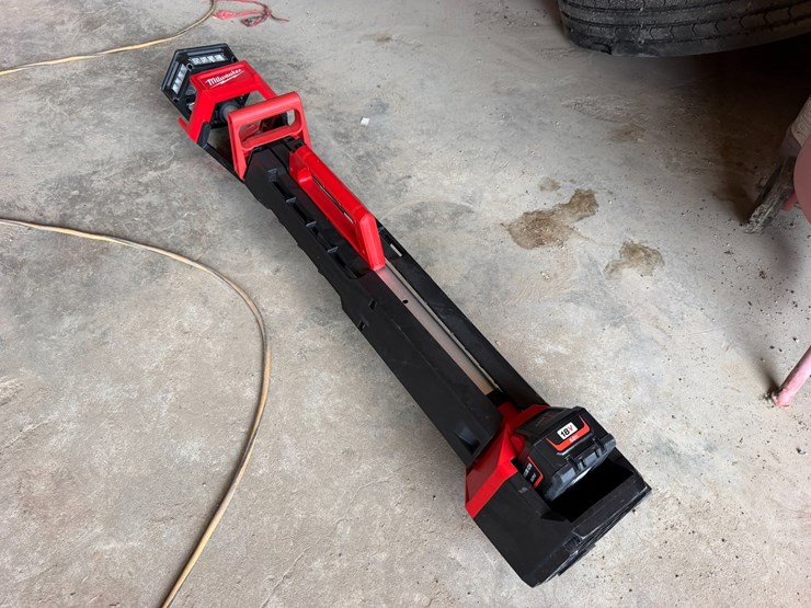 #2018-•-milwaukee-m18-battery-operated-light-tower-image-2