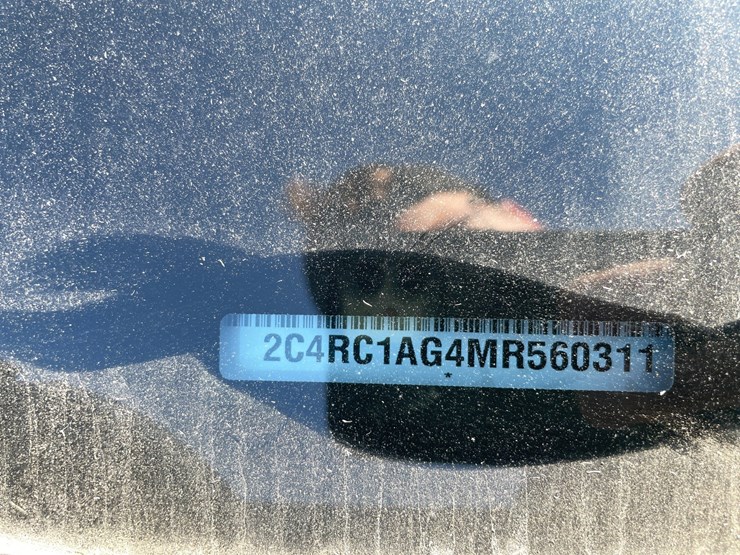 #1521-•-2021-chrysler-voyager-mini-van-(has-wi-title)-image-25