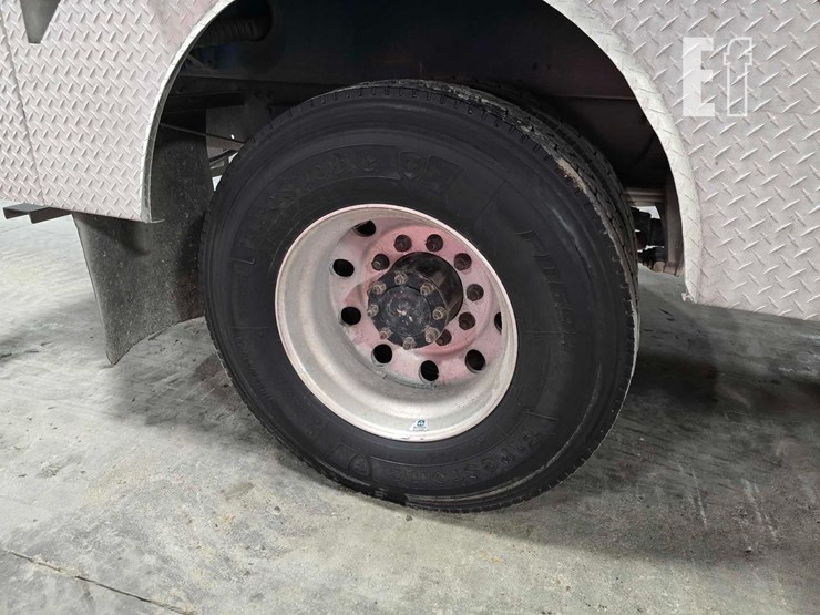 2017-freightliner-business-class-m2-106-6865-image-27