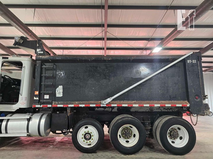 2016-caterpillar-ct660-image-17
