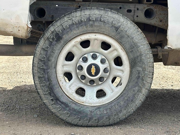 2015-chevrolet-silverado-2500hd-image-17