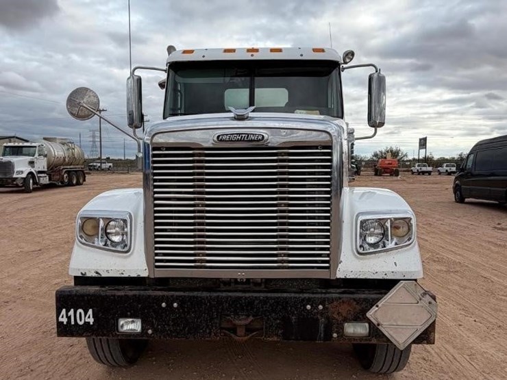 2013-freightliner-122sd-image-7