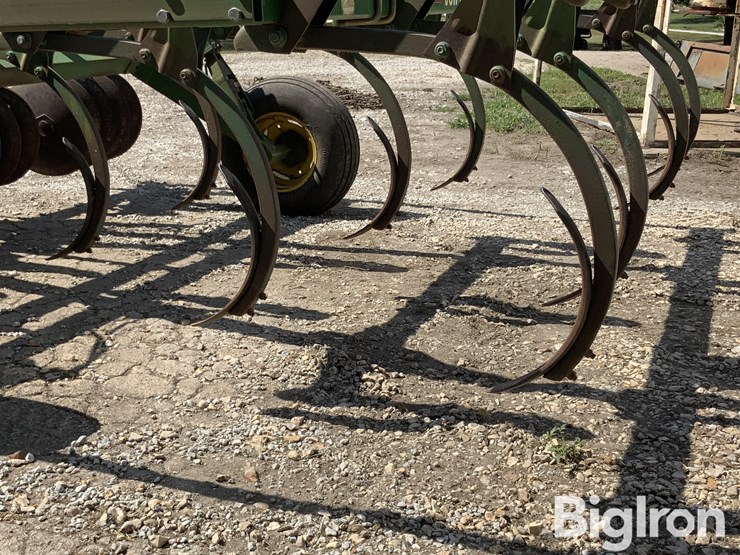 john-deere-712-pull-type-12'-disk-chisel-ripper-image-19