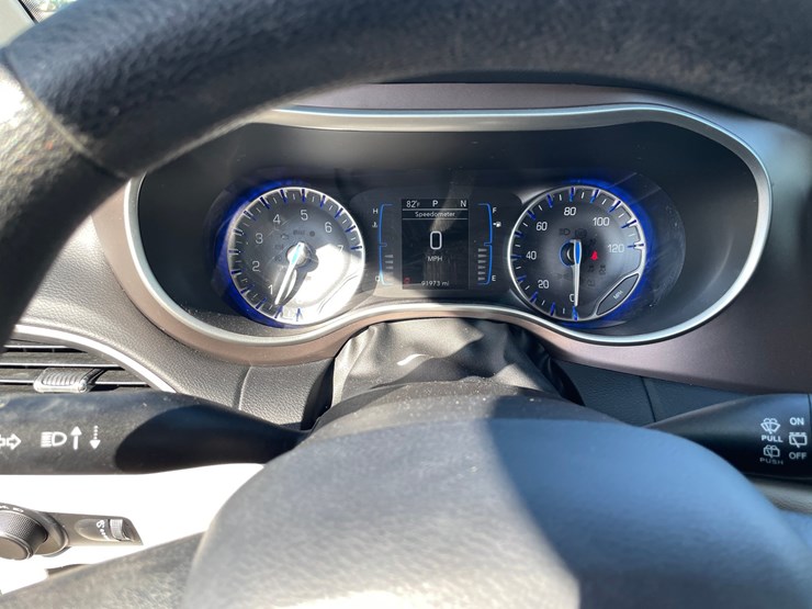 #1521-•-2021-chrysler-voyager-mini-van-(has-wi-title)-image-30