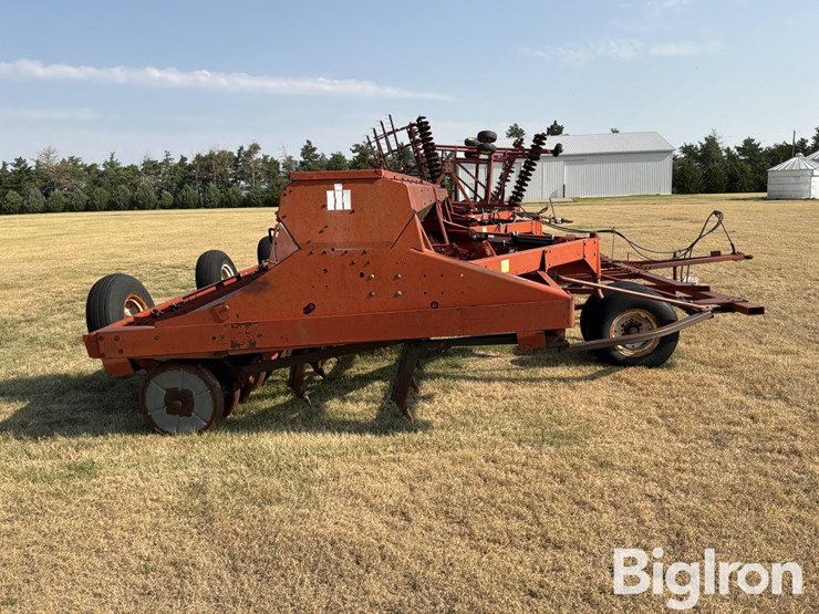 1994-international-7100-hoe-drills-w/transport-image-4
