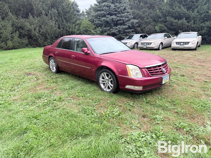 2008-cadillac-dts-performance-sedan-image-3