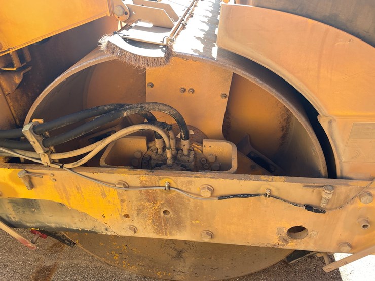 #1509-•-2010-volvo-dd90-vibratory-compactor-image-10