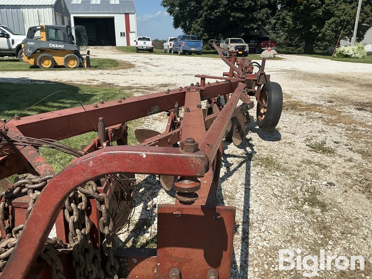 international-harvester-700-5-bottom-moldboard-plow-image-11