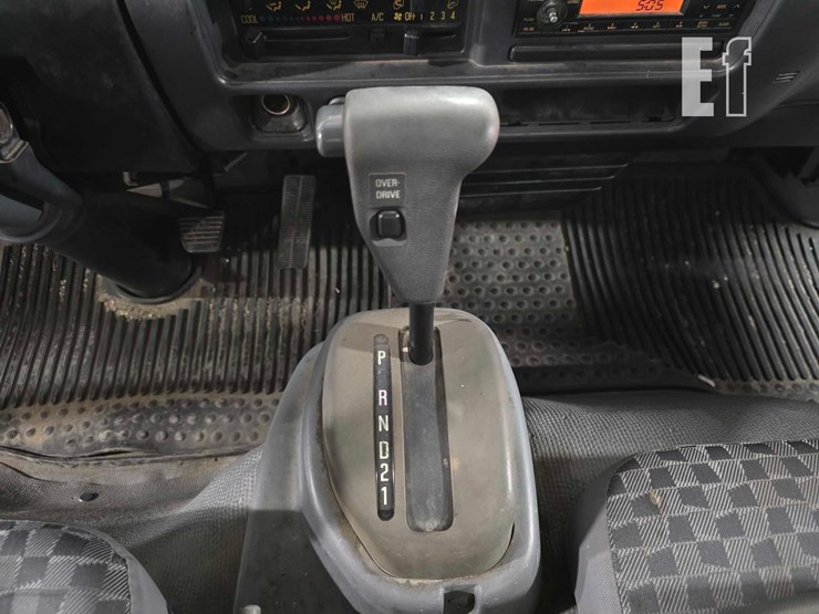 2006-isuzu-npr-hd-image-15