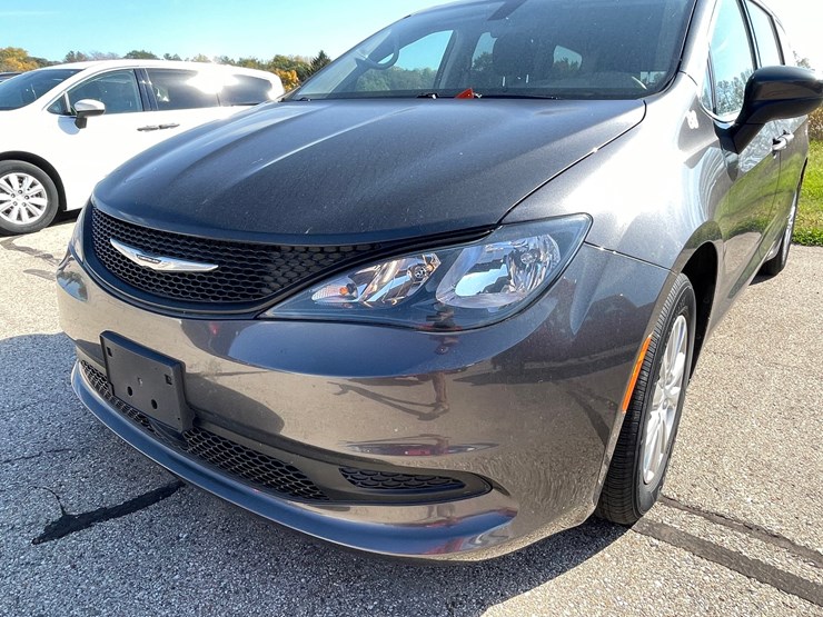 #1522-•-2021-chrysler-voyager-mini-van-(has-wi-title)-image-12