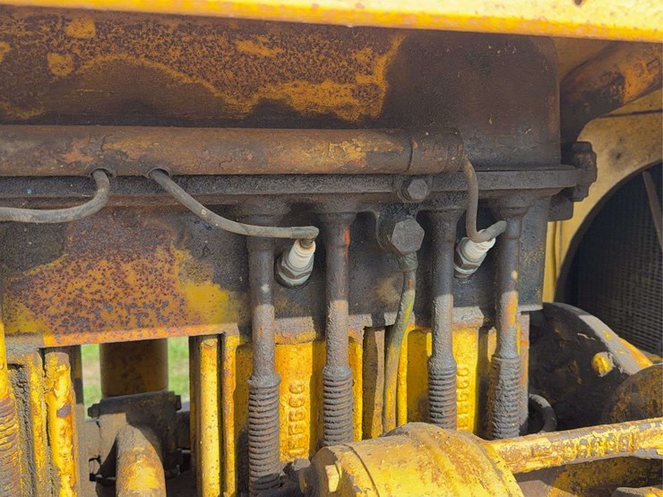 caterpillar-twenty-eight-image-18
