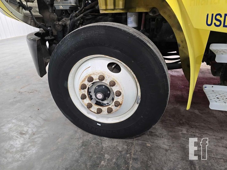 2004-freightliner-business-class-m2-106-image-20