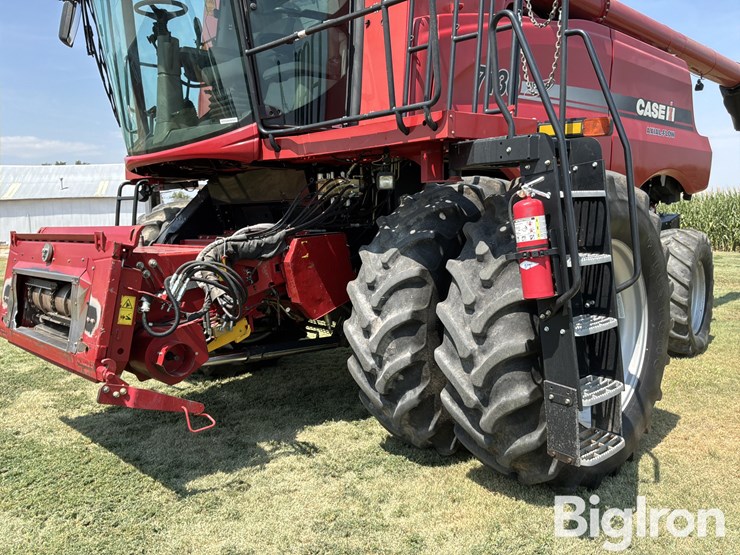 2013-case-ih-7130-axial-flow-2wd-combine-image-9